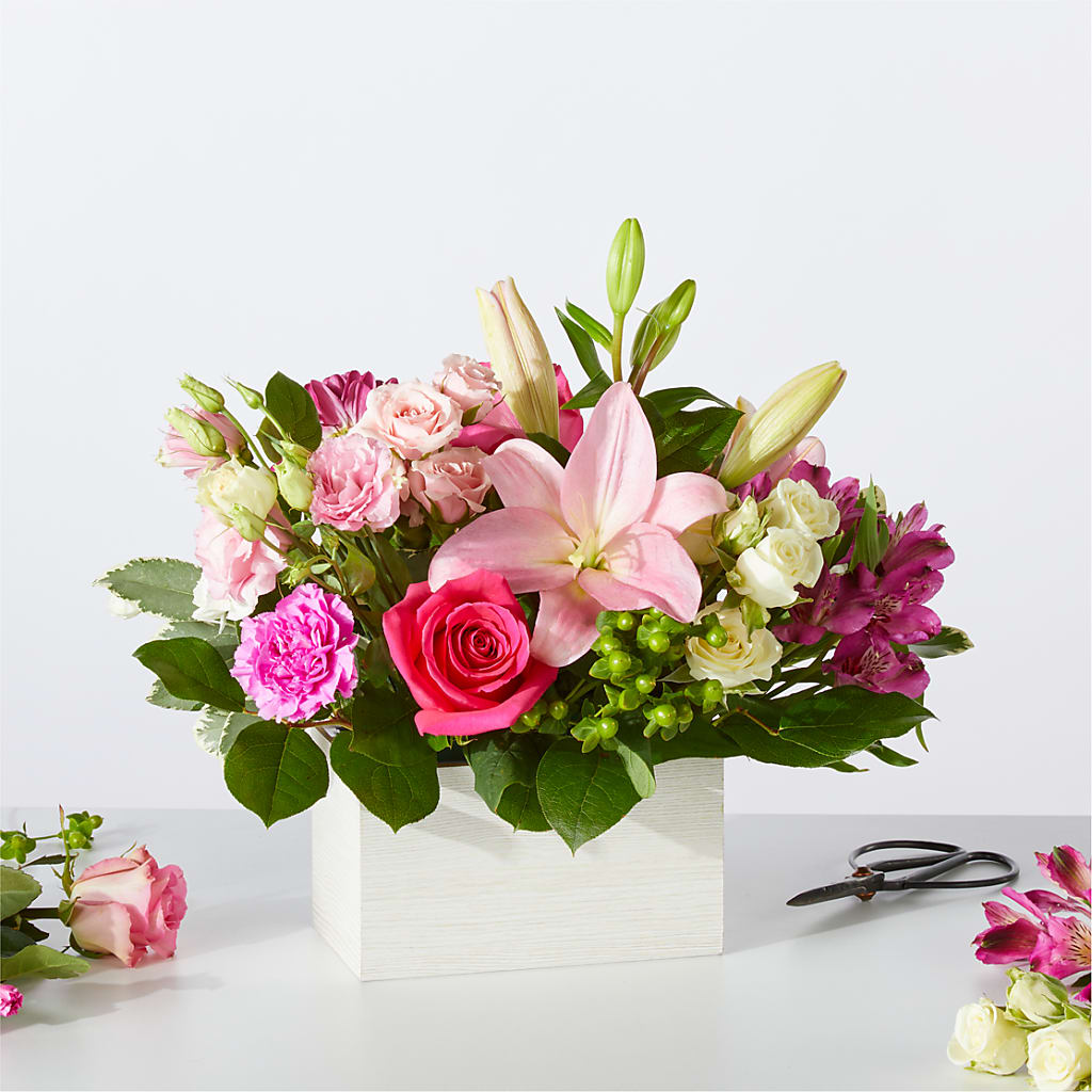 Sweetberry Box – A Florist Original – The Colonial Florist And Gift Shop, Huntingdon PA