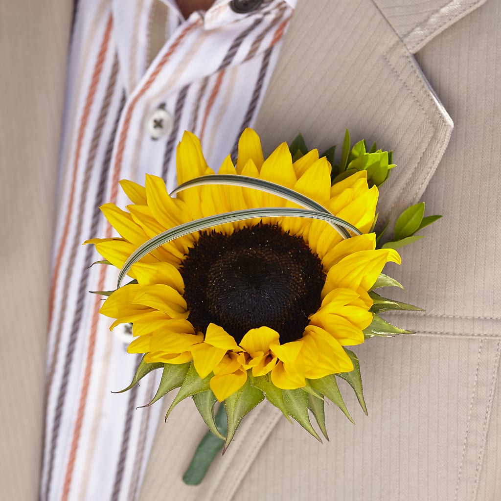 Free Spirit Boutonniere – The Colonial Florist And Gift Shop, Huntingdon PA
